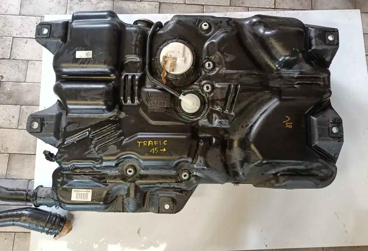 Zbiornik paliwa do Renault Trafic, z widocznym oznaczeniem